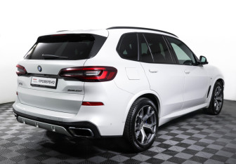 Подержанный автомобиль BMW X5 2020 года (5 фото)