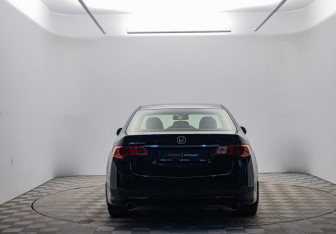Подержанный автомобиль Honda Accord Sedan 2012 года (6 фото)