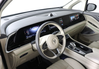 Подержанный автомобиль Voyah Dream 2023 года (9 фото)