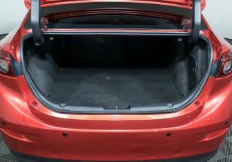 Подержанный автомобиль Mazda 3 Sedan 2017 года (16 фото)