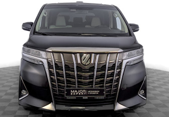 Подержанный автомобиль Toyota Alphard 2018 года (2 фото)