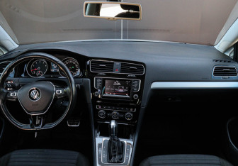 Подержанный автомобиль Volkswagen Golf Hatchback 2014 года (9 фото)