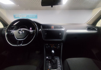 Подержанный автомобиль Volkswagen Tiguan 2019 года (13 фото)