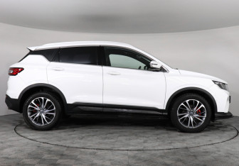 Подержанный автомобиль Geely Coolray 2023 года (4 фото)