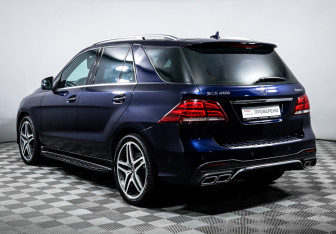 Подержанный автомобиль Mercedes-Benz GLE 2015 года (7 фото)