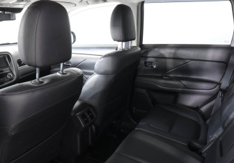 Подержанный автомобиль Mitsubishi Outlander 2019 года (12 фото)