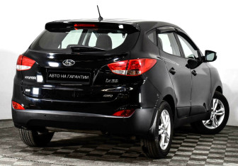 Подержанный автомобиль Hyundai Santa Fe 2012 года (3 фото)