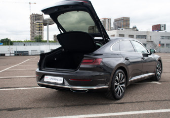 Подержанный автомобиль Volkswagen Arteon 2019 года (16 фото)