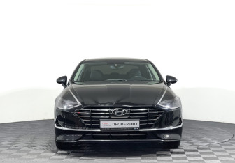 Подержанный автомобиль Hyundai Sonata 2020 года (2 фото)
