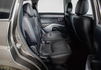 Подержанный автомобиль Peugeot 4007 2010 года (9 фото)