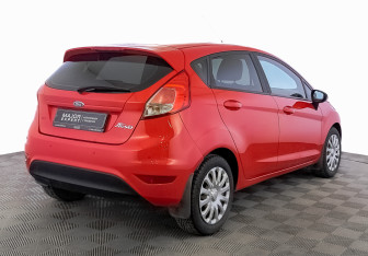 Подержанный автомобиль Ford Fiesta Hatchback 2016 года (5 фото)