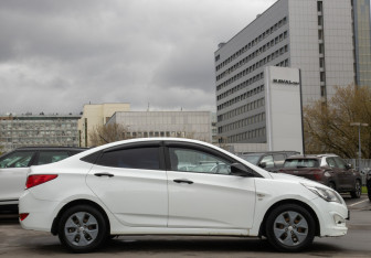 Подержанный автомобиль Hyundai Solaris Sedan 2015 года (3 фото)