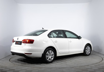 Подержанный автомобиль Volkswagen Jetta Sedan 2013 года (5 фото)