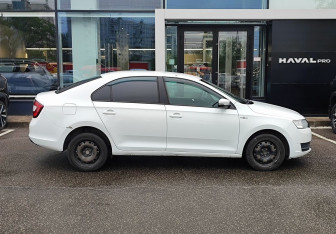 Подержанный автомобиль Skoda Rapid Liftback 2019 года (4 фото)