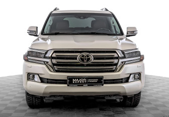 Подержанный автомобиль Toyota Land Cruiser Suv 2016 года (2 фото)