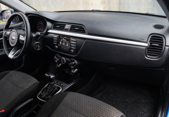 Подержанный автомобиль Kia Rio Hatchback 2019 года (7 фото)