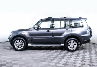 Подержанный автомобиль Mitsubishi Pajero 2017 года (3 фото)