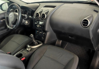 Подержанный автомобиль Nissan Qashqai 2008 года (10 фото)