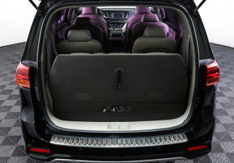 Подержанный автомобиль Kia Carnival 2018 года (11 фото)