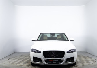 Подержанный автомобиль Jaguar XF Sedan 2016 года (2 фото)