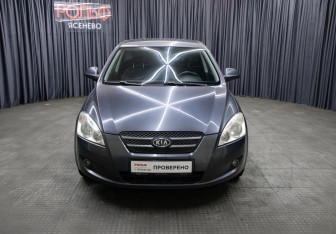 Подержанный автомобиль Kia Ceed Hatchback 2009 года (2 фото)