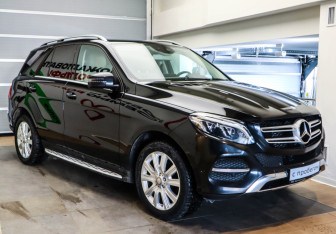 Подержанный автомобиль Mercedes-Benz GLE 2015 года (3 фото)