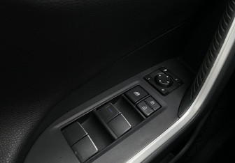 Подержанный автомобиль Toyota RAV4 2019 года (13 фото)