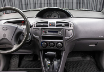 Подержанный автомобиль Hyundai Matrix 2005 года (15 фото)