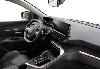 Подержанный автомобиль Peugeot 5008 Suv 2022 года (10 фото)