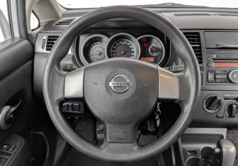 Подержанный автомобиль Nissan Tiida Sedan 2012 года (21 фото)