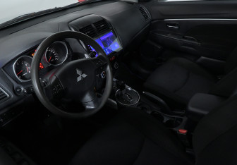 Подержанный автомобиль Mitsubishi ASX 2010 года (6 фото)