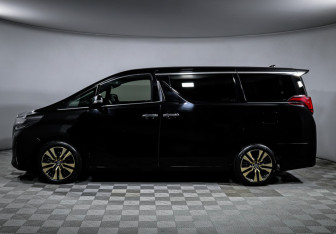 Подержанный автомобиль Toyota Alphard 2018 года (8 фото)