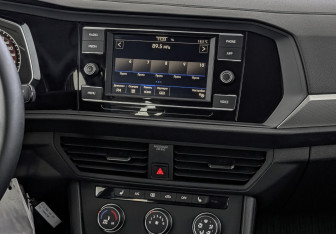 Подержанный автомобиль Volkswagen Jetta Sedan 2021 года (17 фото)