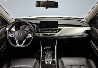 Подержанный автомобиль Changan CS75 2022 года (18 фото)