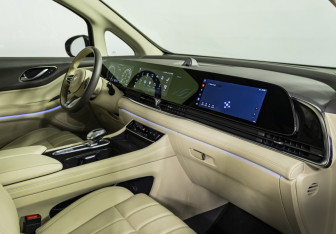 Подержанный автомобиль Voyah Dream 2023 года (8 фото)