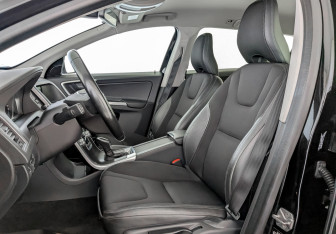 Подержанный автомобиль Volvo XC60 2015 года (20 фото)