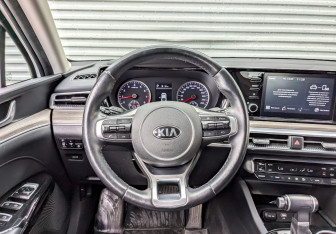Подержанный автомобиль Kia K5 2021 года (22 фото)