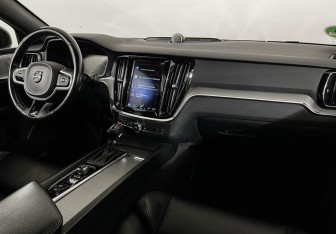 Подержанный автомобиль Volvo V60 2018 года (9 фото)