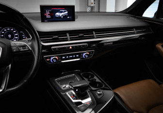 Подержанный автомобиль Audi Q7 2019 года (20 фото)