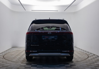 Подержанный автомобиль Kia Carnival 2020 года (5 фото)