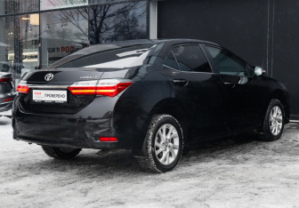 Подержанный автомобиль Toyota Corolla Sedan 2016 года (5 фото)