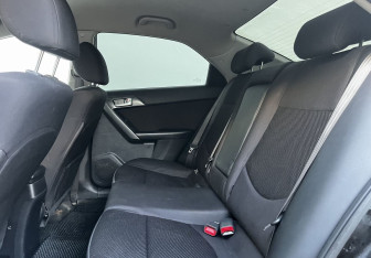 Подержанный автомобиль Kia Cerato Sedan 2012 года (11 фото)