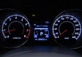 Подержанный автомобиль Peugeot 4007 2011 года (12 фото)