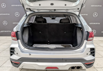 Подержанный автомобиль Kia Rio Hatchback 2021 года (10 фото)