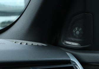 Подержанный автомобиль BMW X5 2013 года (24 фото)