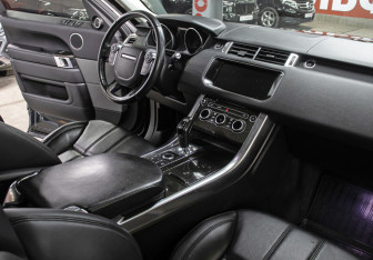 Подержанный автомобиль Land Rover Range Rover Sport 2017 года (11 фото)
