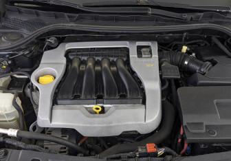 Подержанный автомобиль Renault Latitude 2013 года (9 фото)