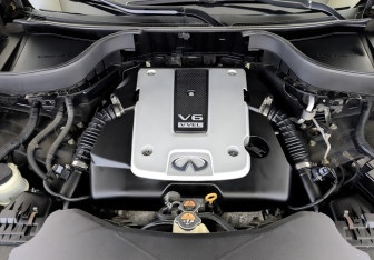 Подержанный автомобиль Infiniti QX70 2016 года (9 фото)