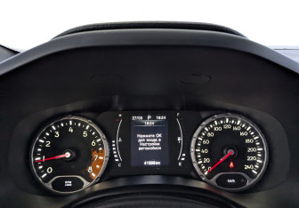 Подержанный автомобиль Jeep Renegade 2018 года (15 фото)