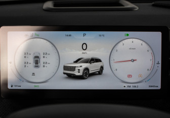 Подержанный автомобиль Jaecoo J7 2024 года (13 фото)